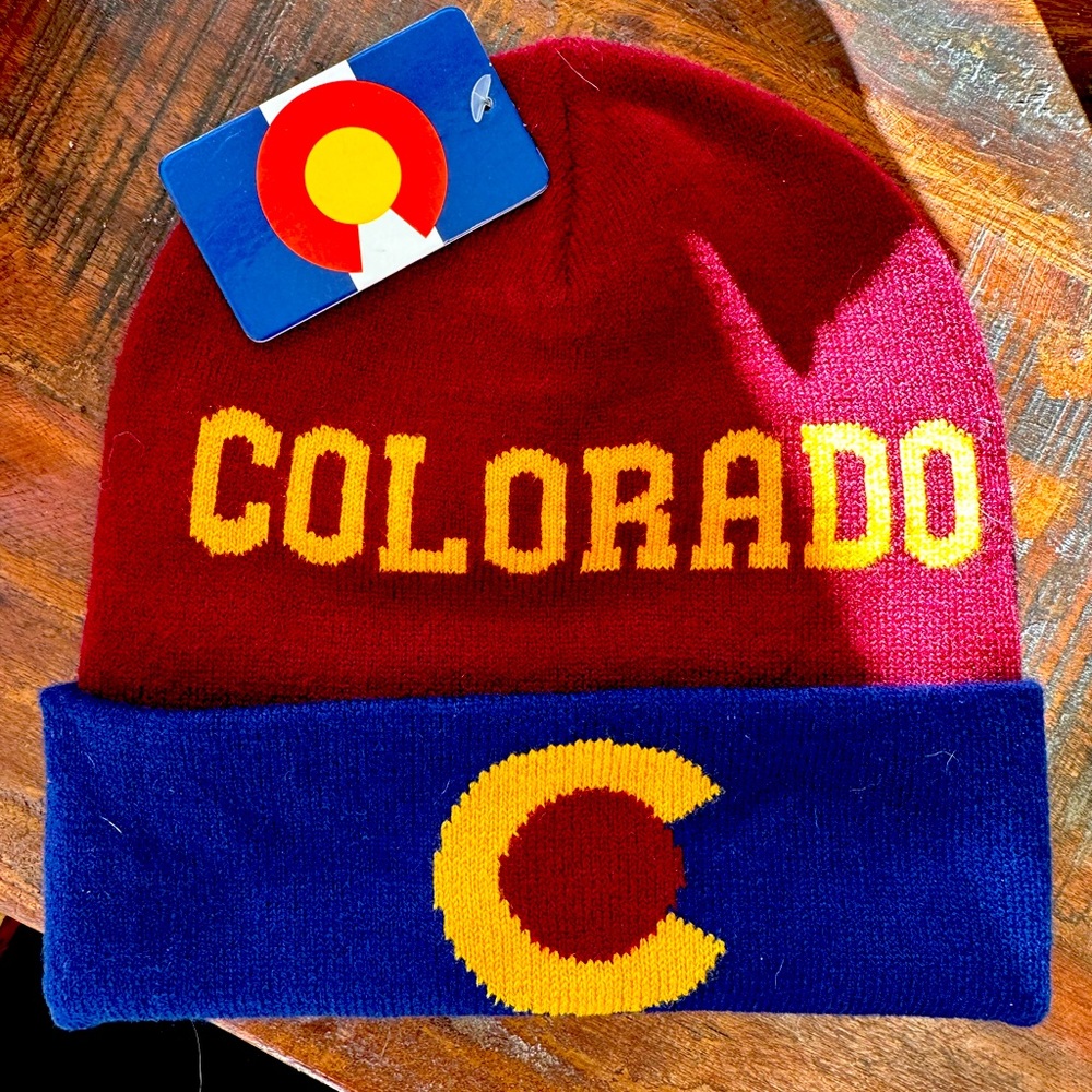 New Colorado hat - reversible and can be rolled up or leave “slouchy”